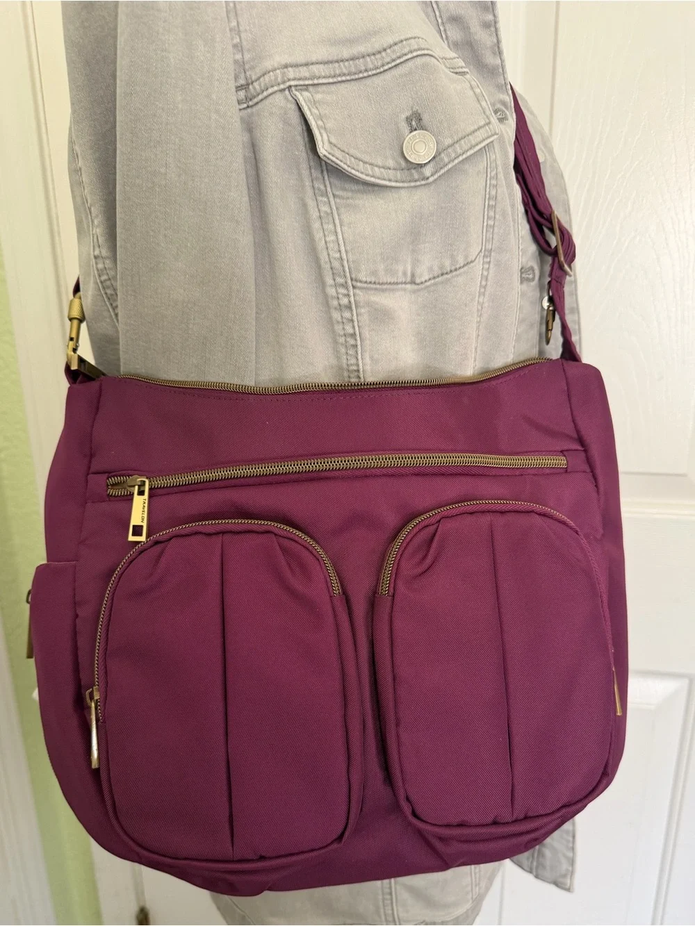 Travelon Stylish Crossbody shoulder Bag with wallet